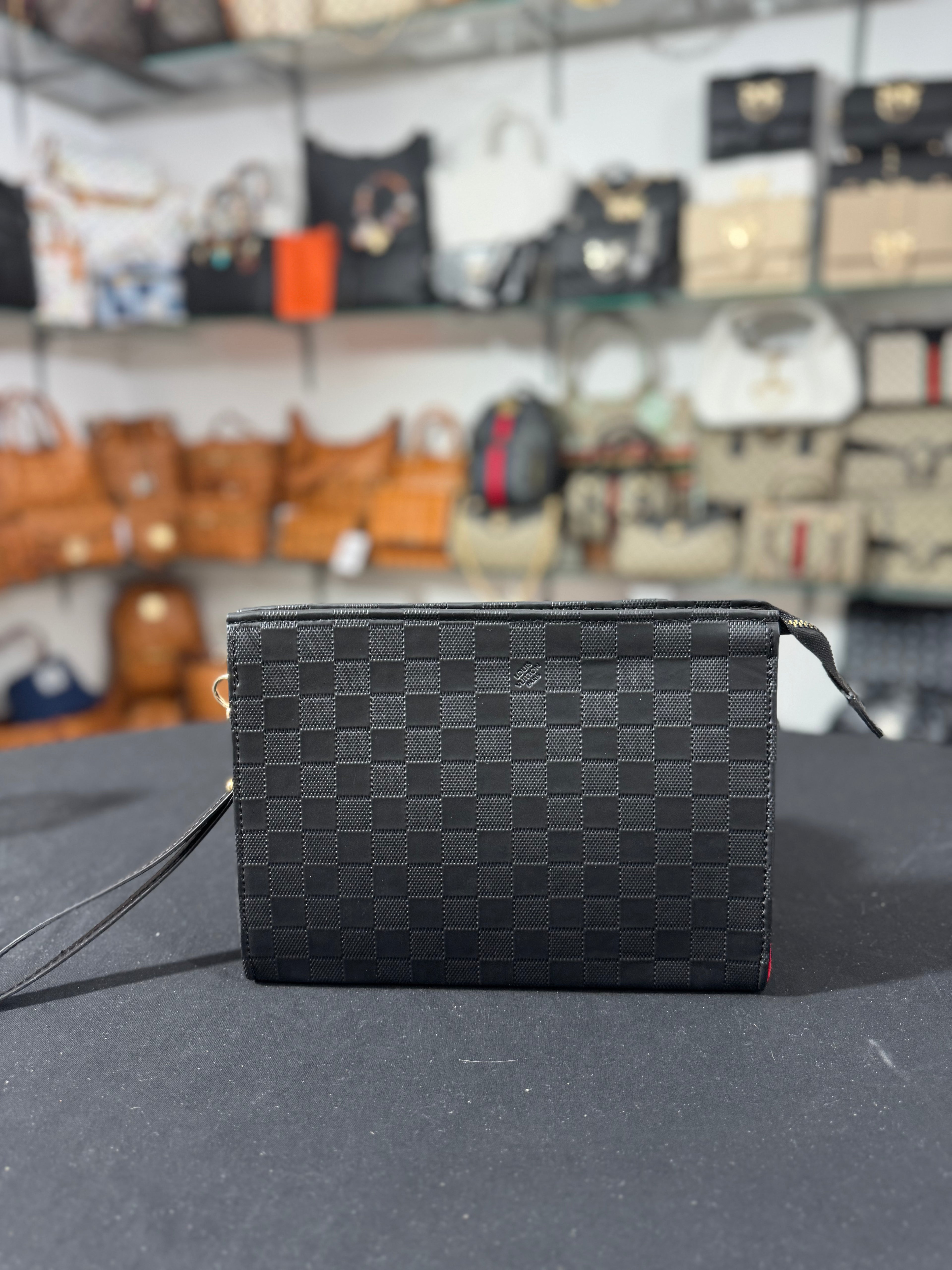 Louis Vuitton envelope damie black 26x19