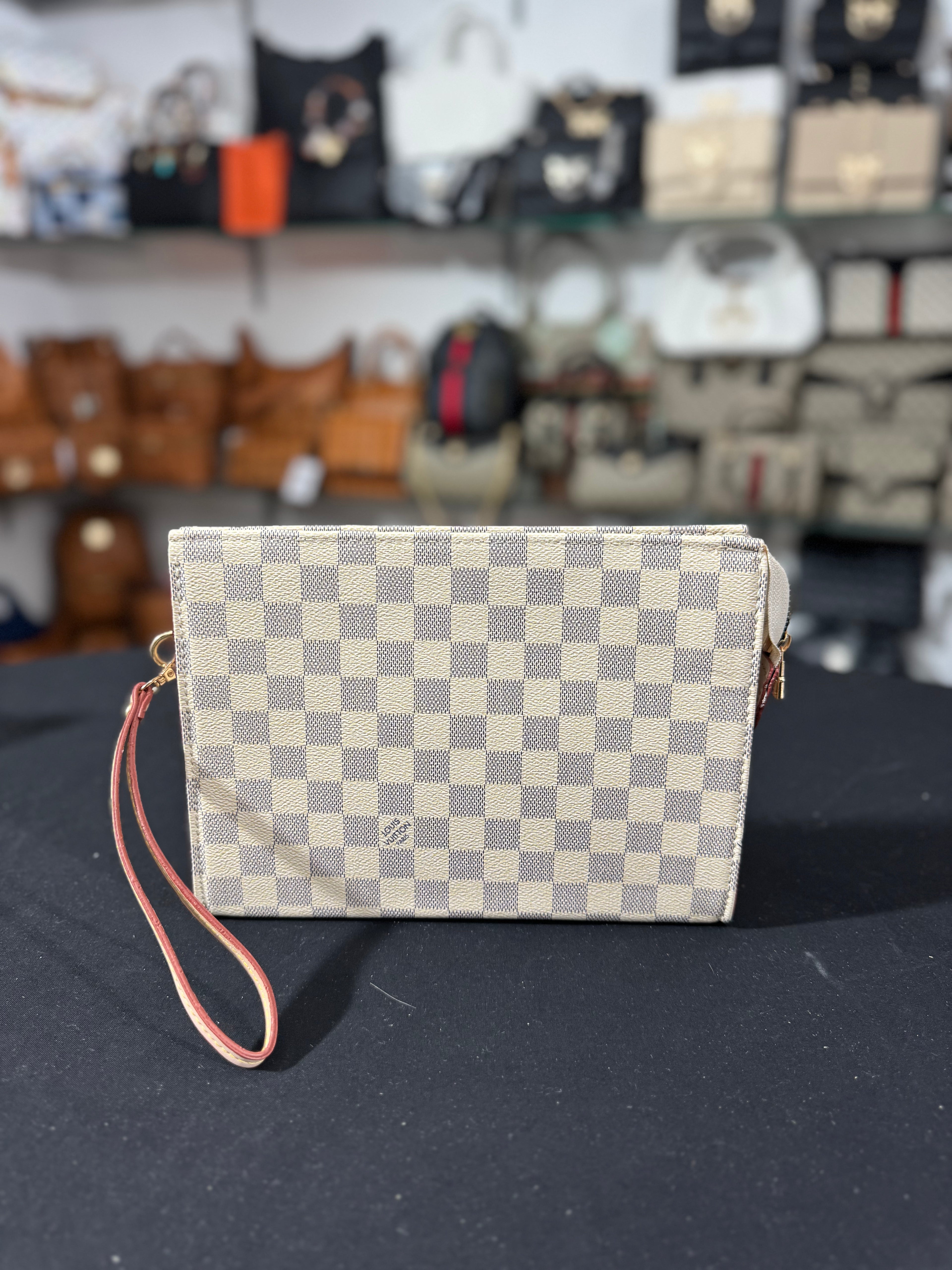 Louis Vuitton envelope damie 26x19