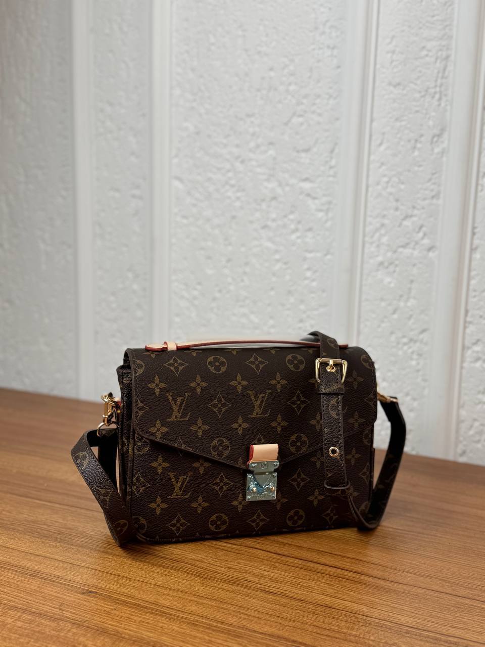 Louis Vuitton Pochette Métis monogram