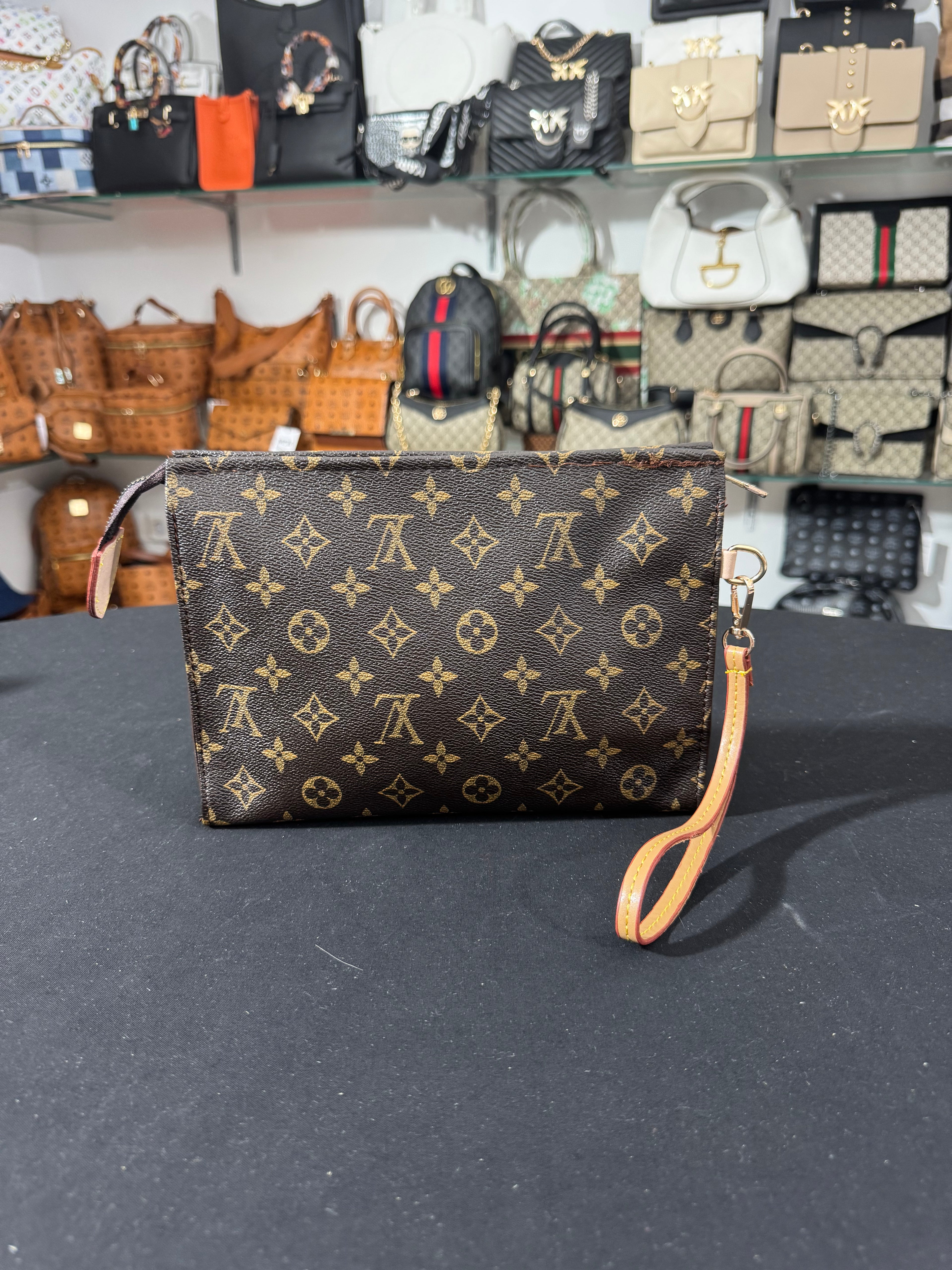 Louis Vuitton envelope monogram 26x19