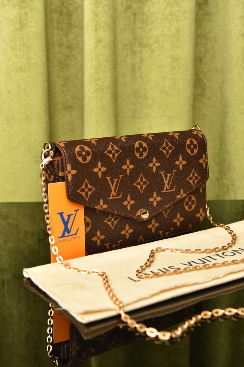 Louis Vuitton pochette 23x12