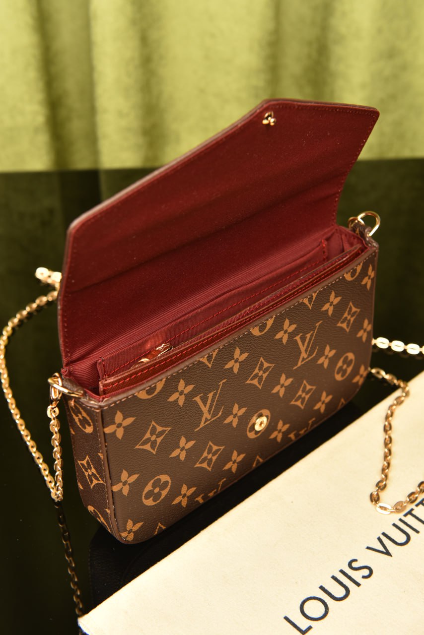 Louis Vuitton pochette 23x12