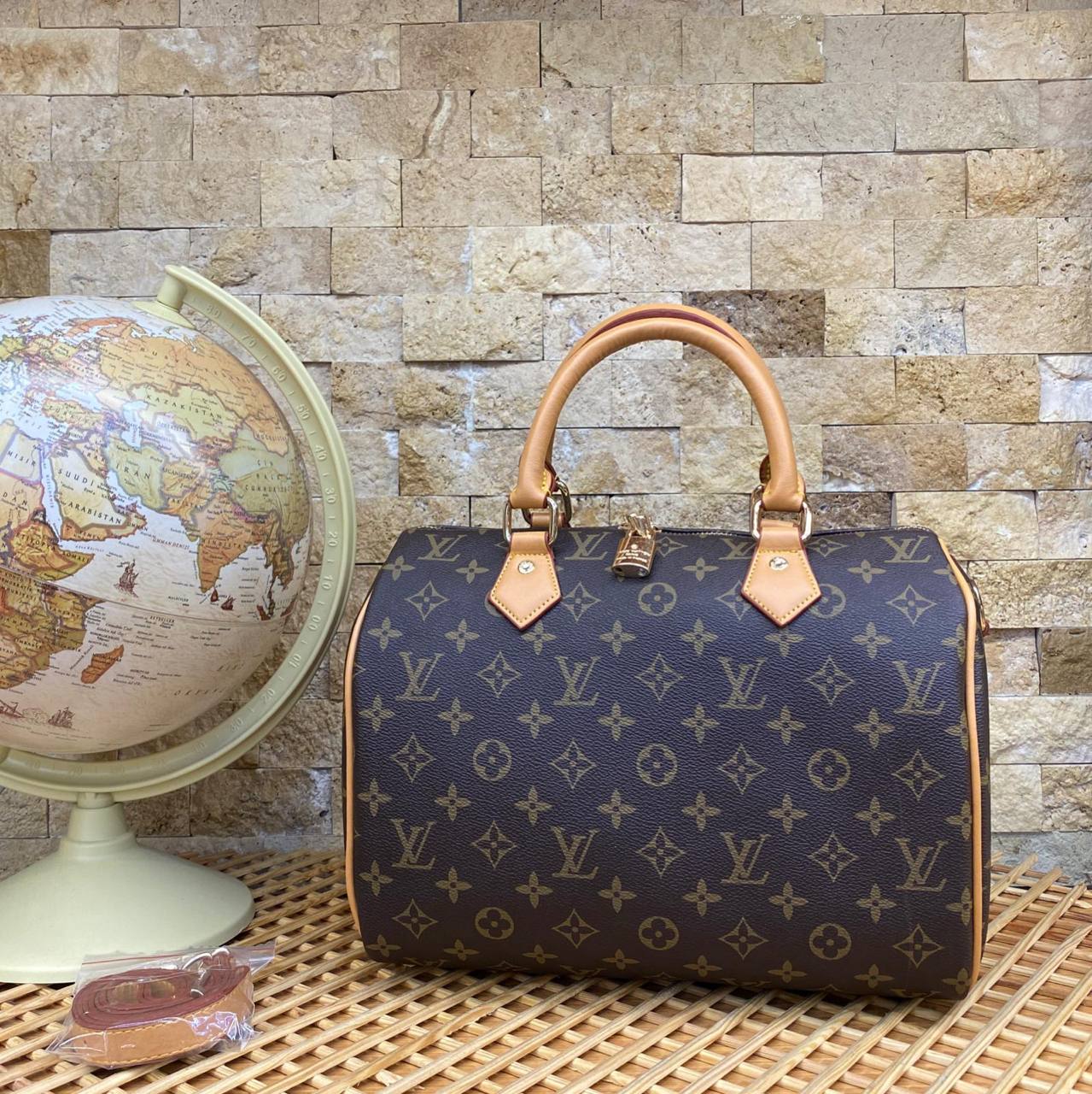 Louis Vuitton speedy monogram 30x23