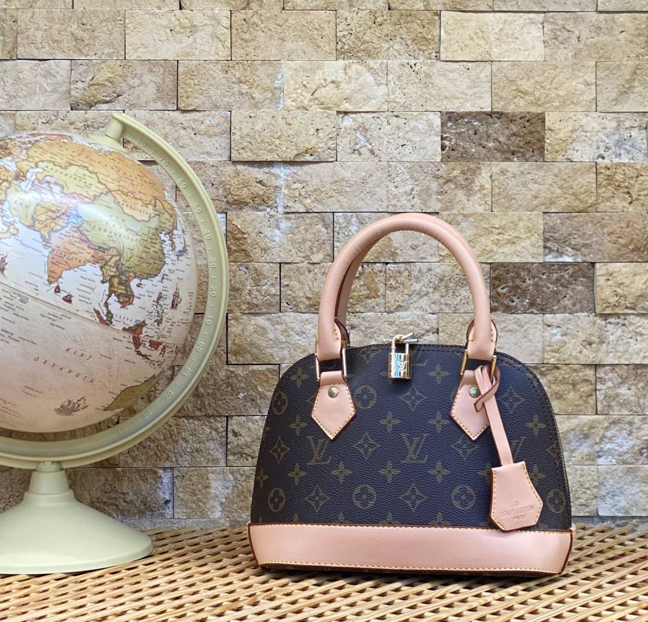 Louis Vuitton Alma monogram 25x20