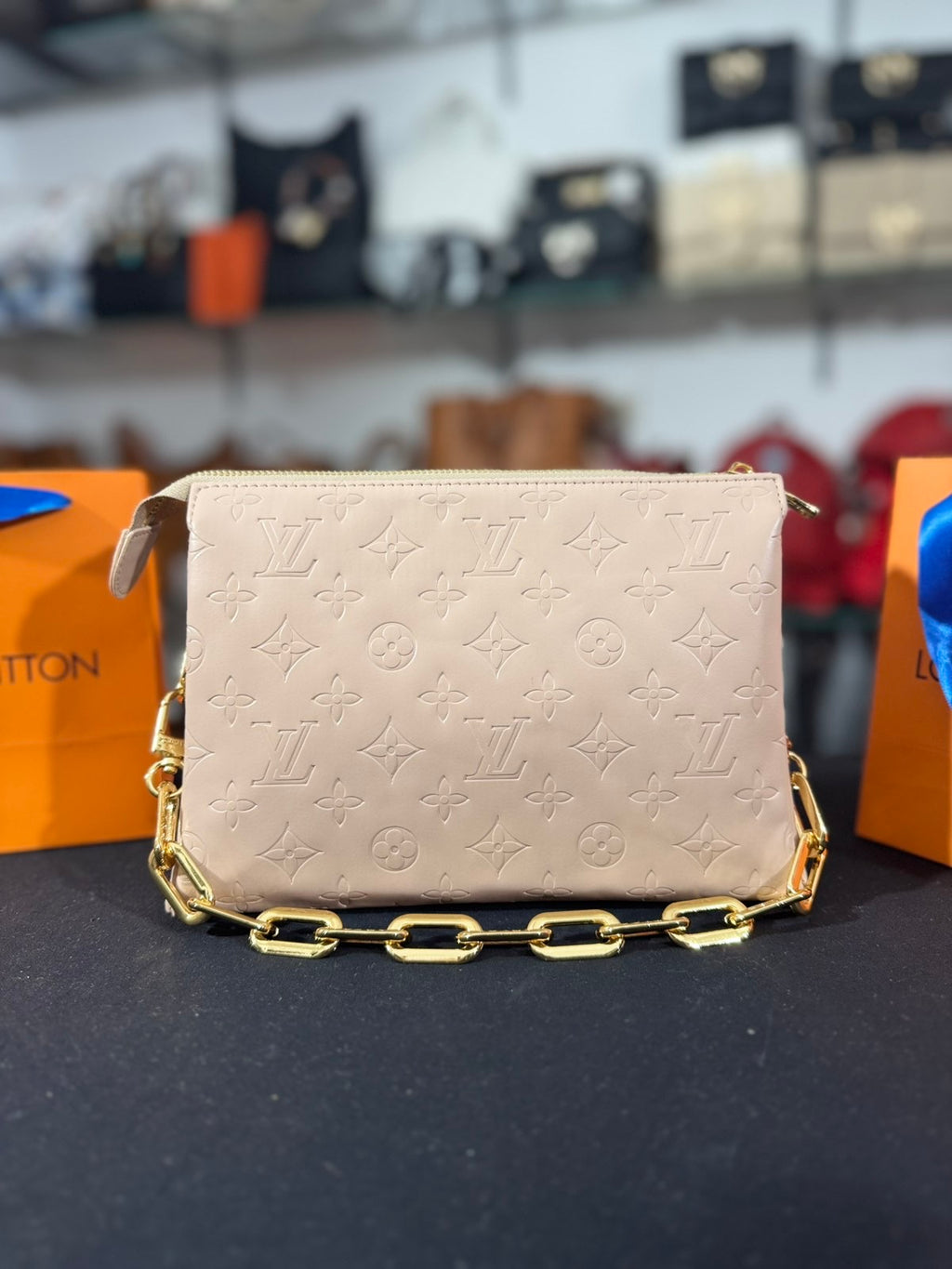 Louis Vuitton coussin monogram beige 26x27