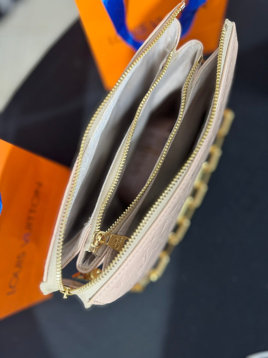 Louis Vuitton coussin monogram beige 26x27