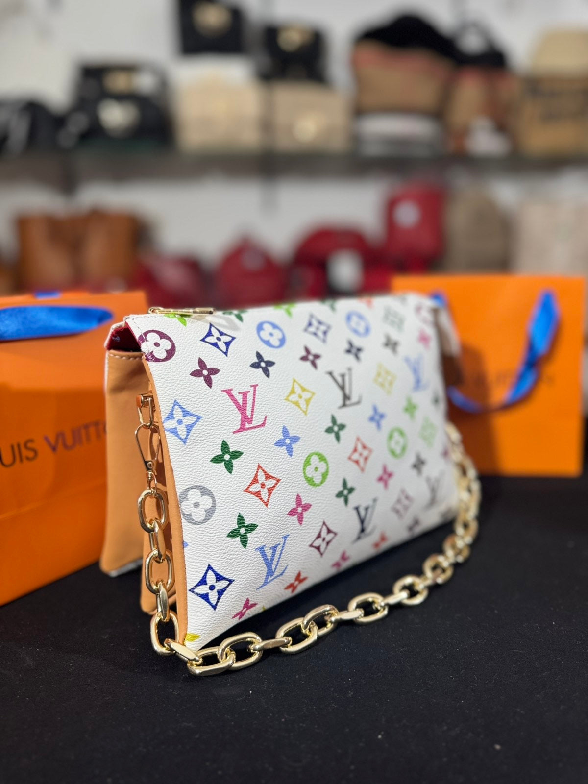 Louis Vuitton coussin Murakami